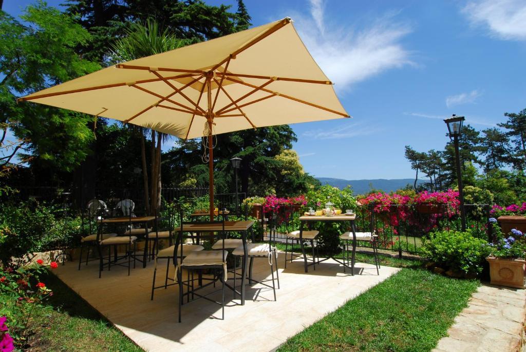 Torre Sangiovanni Albergo E Ristorante Da Rosary Todi Exterior foto